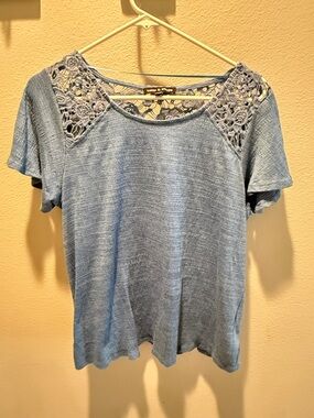 Cable & Gauge Light Blue Short Sleeve Tee with Lace Yoke